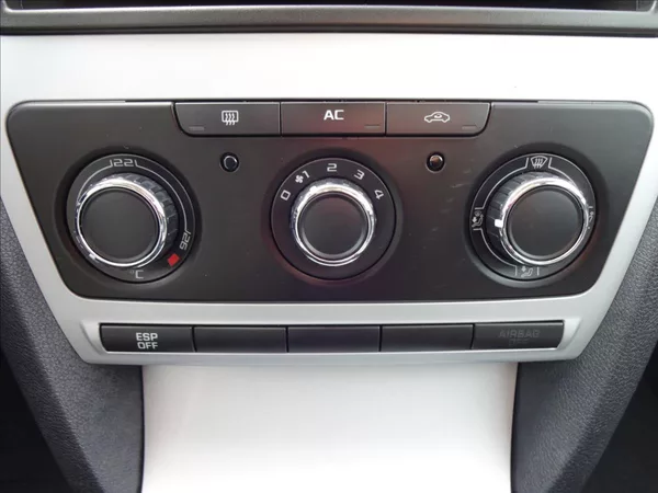 Škoda Octavia II 1,4 TSI 90kW GO MOTORU - foto 35