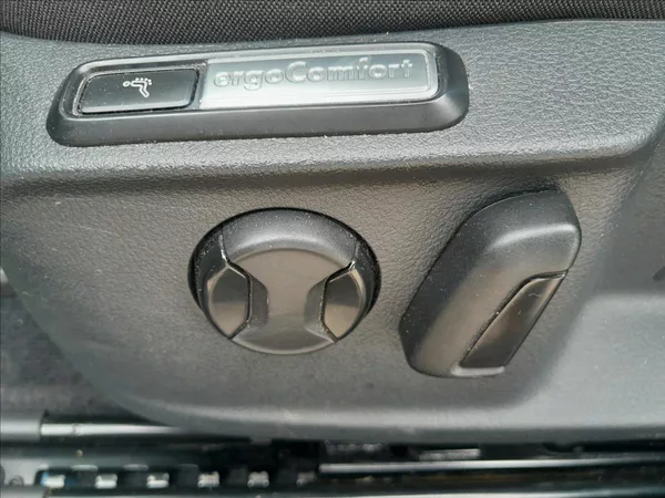 Volkswagen Passat Variant 2.0 TDI 110KW - foto 18