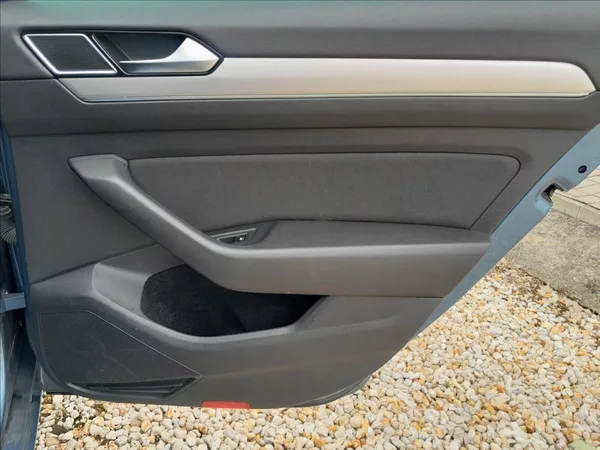 Volkswagen Passat Variant 2.0 TDI 110KW - foto 31