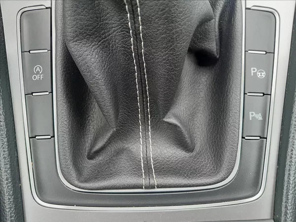 Volkswagen Golf VII 1,2 TSI 81kW LOUNGE - foto 40