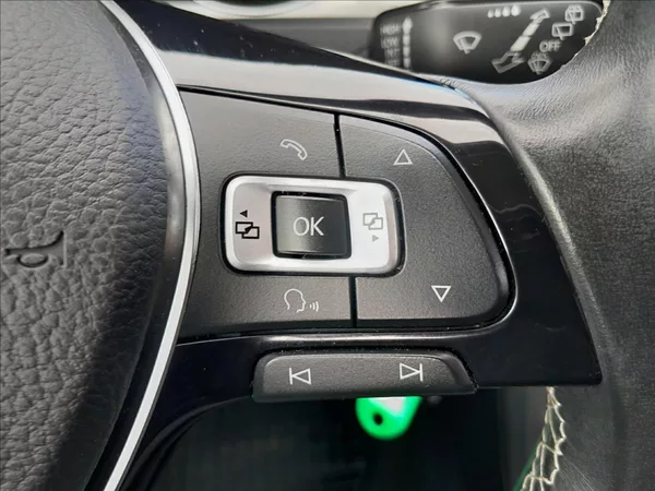 Volkswagen Golf VII 1,2 TSI 81kW LOUNGE - foto 43