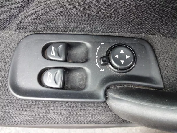 Alfa Romeo 147 1,9 JTD 110kW - foto 19