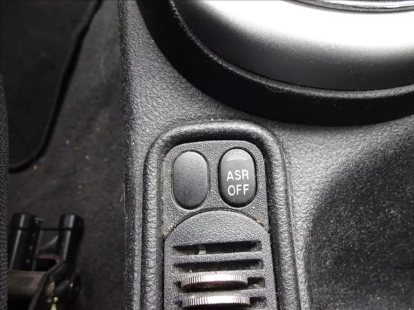 Alfa Romeo 147 1,9 JTD 110kW - foto 35