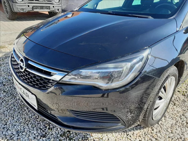 Opel Astra 1,6 CDTi 81kW - foto 14