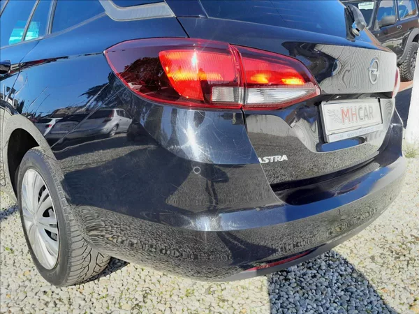 Opel Astra 1,6 CDTi 81kW - foto 16