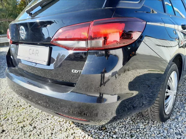 Opel Astra 1,6 CDTi 81kW - foto 17