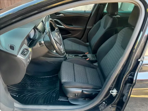 Opel Astra 1,6 CDTi 81kW - foto 18