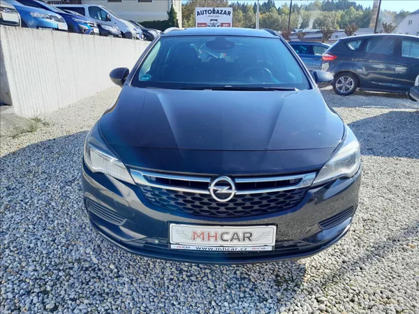 Opel Astra 1,6 CDTi 81kW - foto 2