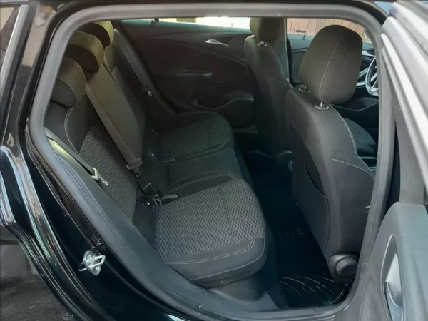 Opel Astra 1,6 CDTi 81kW - foto 27