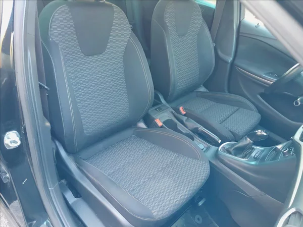Opel Astra 1,6 CDTi 81kW - foto 31