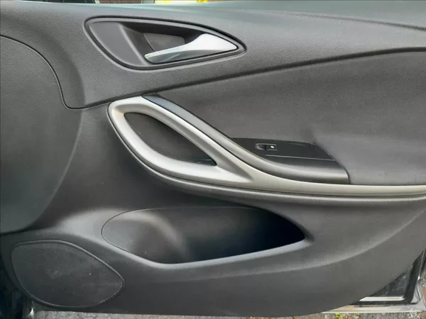 Opel Astra 1,6 CDTi 81kW - foto 32