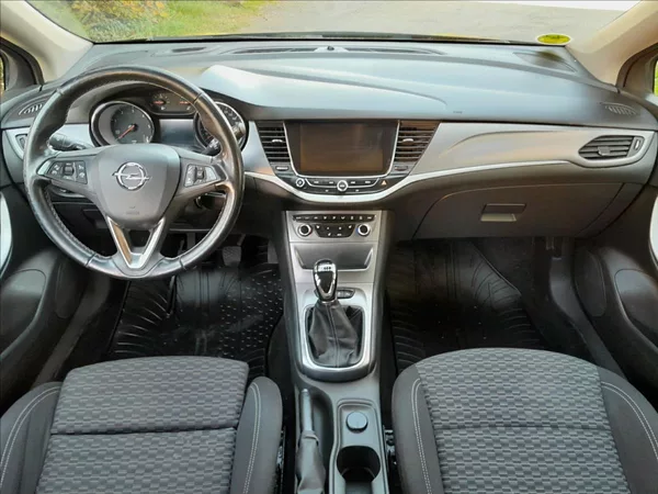 Opel Astra 1,6 CDTi 81kW - foto 34