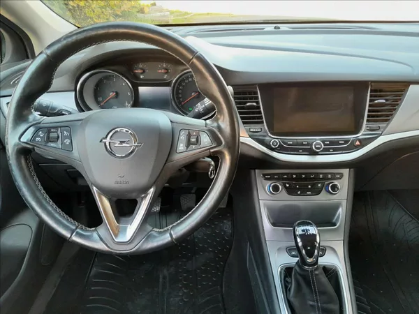 Opel Astra 1,6 CDTi 81kW - foto 35