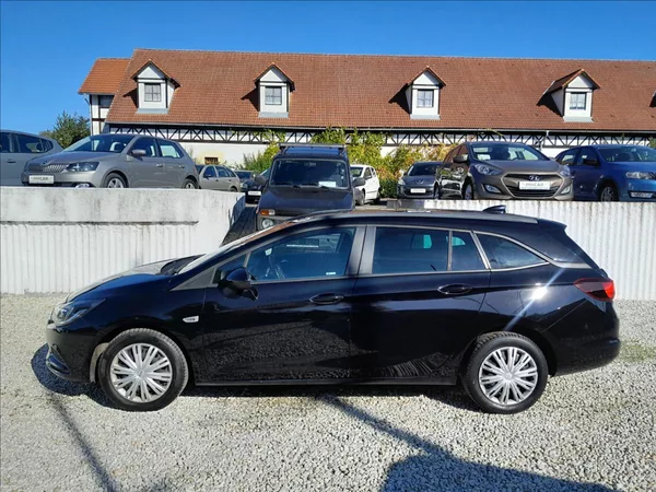Opel Astra 1,6 CDTi 81kW - foto 4