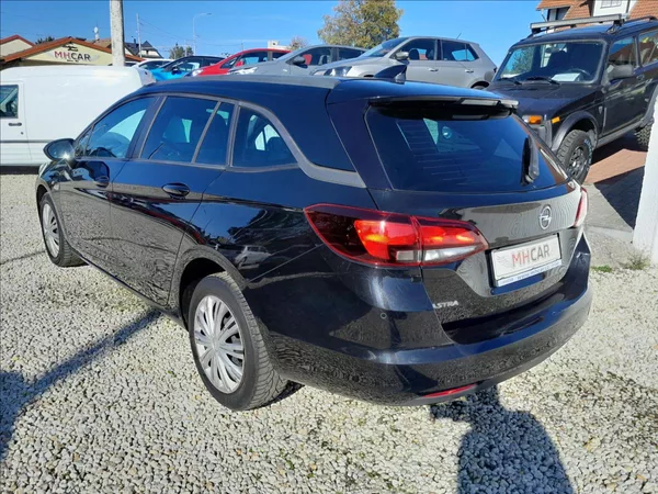 Opel Astra 1,6 CDTi 81kW - foto 5