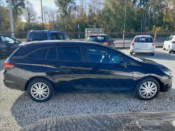 Opel Astra 1,6 CDTi 81kW - foto 8