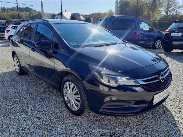 Opel Astra 1,6 CDTi 81kW - foto 9
