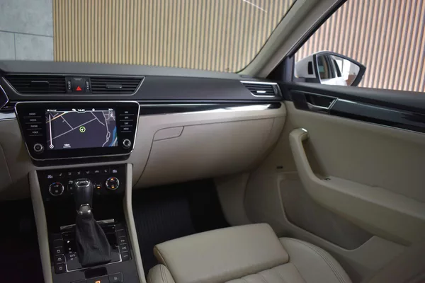 Škoda Superb TDI 147kW 4x4*L&K*TAŽNÉ*ČR 1.M - foto 11