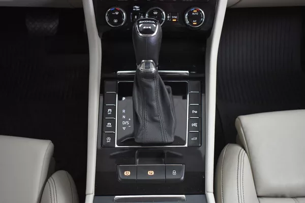 Škoda Superb TDI 147kW 4x4*L&K*TAŽNÉ*ČR 1.M - foto 28