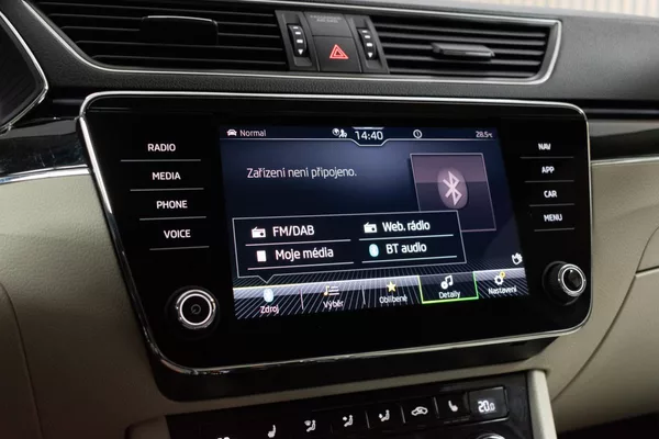 Škoda Superb TDI 147kW 4x4*L&K*TAŽNÉ*ČR 1.M - foto 36