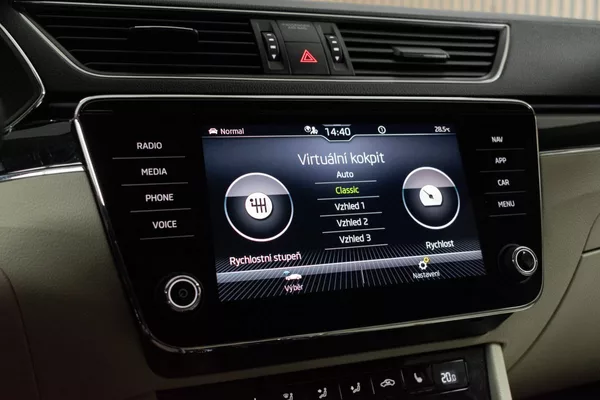 Škoda Superb TDI 147kW 4x4*L&K*TAŽNÉ*ČR 1.M - foto 38