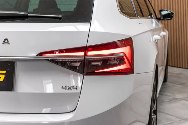 Škoda Superb TDI 147kW 4x4*L&K*TAŽNÉ*ČR 1.M - foto 45