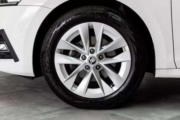 Škoda Octavia 2.0 TDI STYLE*KESSY*DPH*ČR 1.M - foto 31