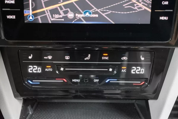 Volkswagen Passat 2.0 TDI ELEGANCE*ACC*ČR*1.MAJ - foto 23