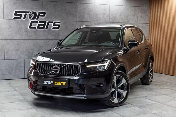 Volvo XC40 B4 AWD KAMERY360*HARMAN*ČR 1.M