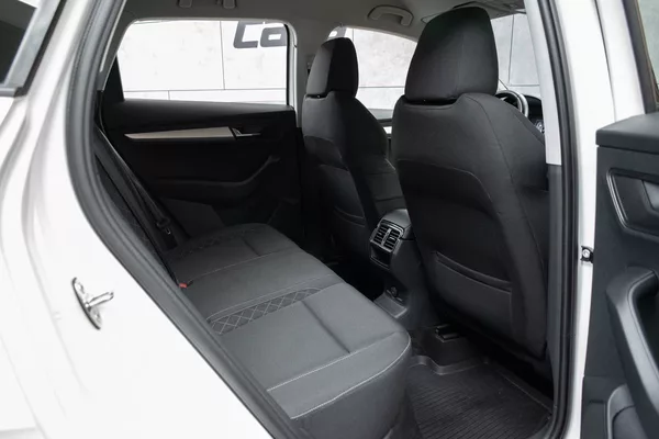 Škoda Karoq 1.5 TSI TAŽNÉ*KAMERA*ČR* - foto 13