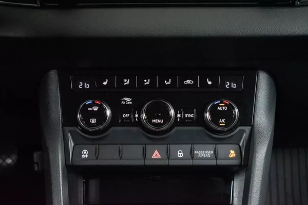 Škoda Karoq 1.5 TSI TAŽNÉ*KAMERA*ČR* - foto 21