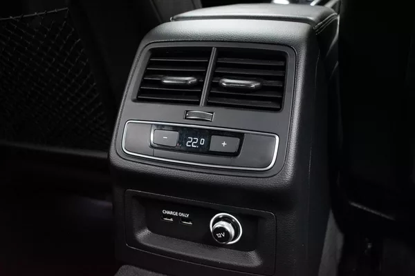 Audi A4 2.0 TDI S-LINE*ACC*TAŽNÉ*DPH* - foto 15