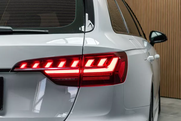 Audi A4 2.0 TDI S-LINE*ACC*TAŽNÉ*DPH* - foto 37