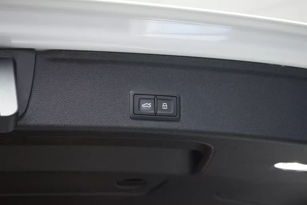 Audi A4 2.0 TDI S-LINE*ACC*TAŽNÉ*DPH* - foto 40