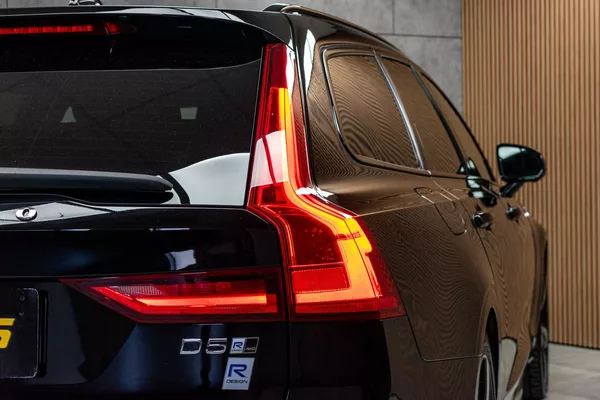 Volvo V90 D5 AWD R-DESIGN*HARMAN/KARDON* - foto 37