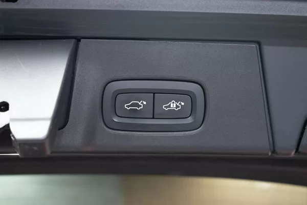 Volvo V90 D5 AWD R-DESIGN*HARMAN/KARDON* - foto 40