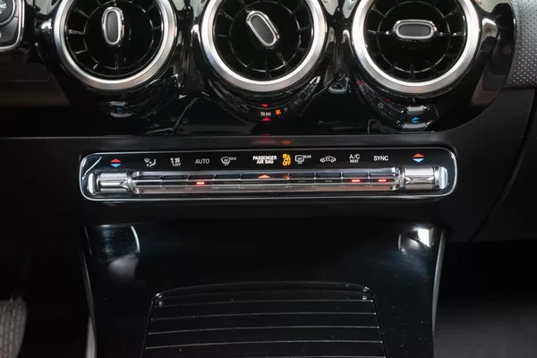 Mercedes-Benz CLA 180d PROGRESSIVE*KAMERA*ACC* - foto 24