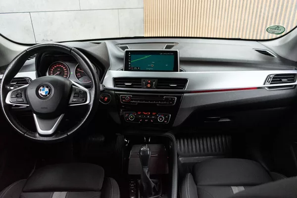 BMW X1 xDrive20d Sport Line*HEAD-UP* - foto 7