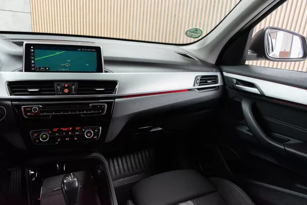 BMW X1 xDrive20d Sport Line*HEAD-UP* - foto 9