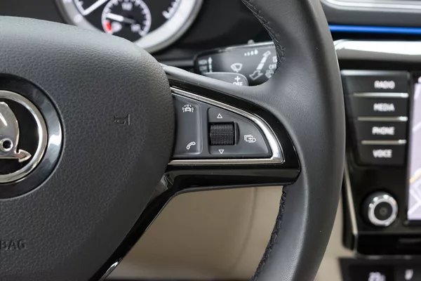 Škoda Superb 2.0 TSI 206kW L&K 4x4*TAŽNÉ*ČR - foto 25