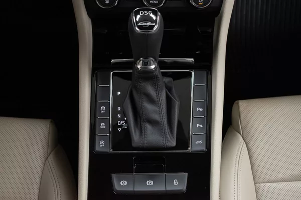Škoda Superb 2.0 TSI 206kW L&K 4x4*TAŽNÉ*ČR - foto 27