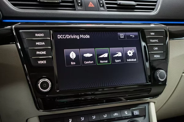 Škoda Superb 2.0 TSI 206kW L&K 4x4*TAŽNÉ*ČR - foto 32