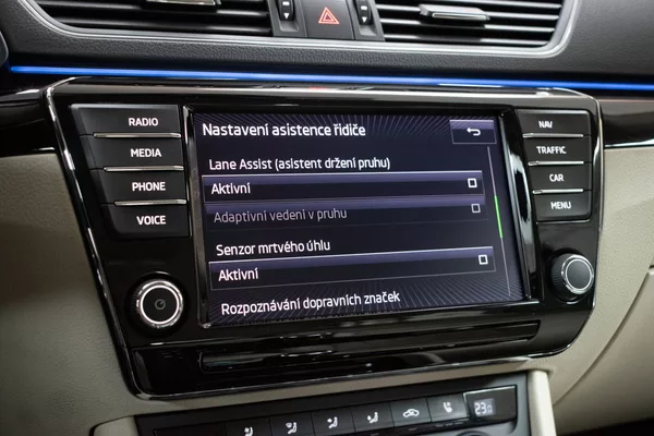 Škoda Superb 2.0 TSI 206kW L&K 4x4*TAŽNÉ*ČR - foto 34