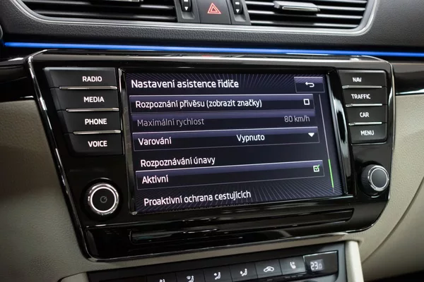 Škoda Superb 2.0 TSI 206kW L&K 4x4*TAŽNÉ*ČR - foto 35