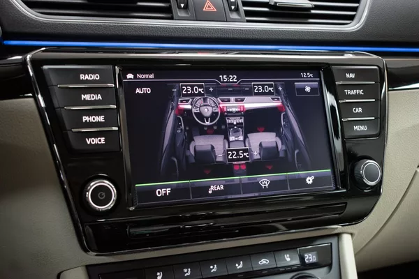 Škoda Superb 2.0 TSI 206kW L&K 4x4*TAŽNÉ*ČR - foto 36