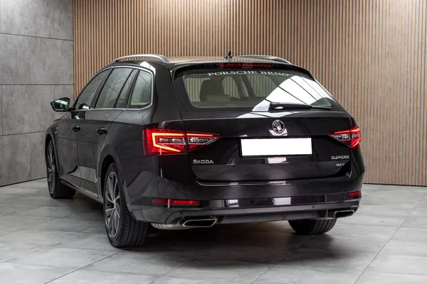 Škoda Superb 2.0 TSI 206kW L&K 4x4*TAŽNÉ*ČR - foto 4