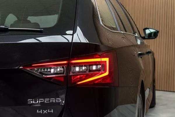 Škoda Superb 2.0 TSI 206kW L&K 4x4*TAŽNÉ*ČR - foto 43