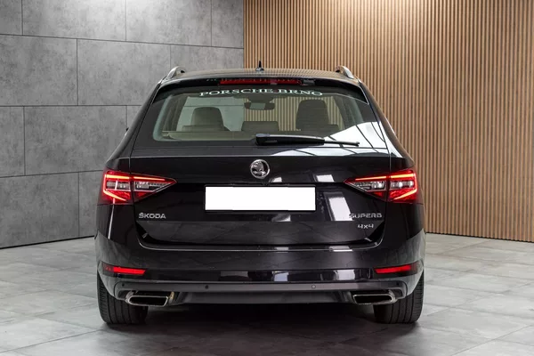 Škoda Superb 2.0 TSI 206kW L&K 4x4*TAŽNÉ*ČR - foto 5