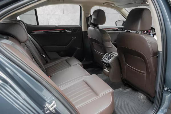 Škoda Superb 2.0 TDI L&K*2xKOLA*DSG*ACC*ČR* - foto 14