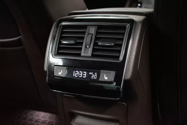 Škoda Superb 2.0 TDI L&K*2xKOLA*DSG*ACC*ČR* - foto 16